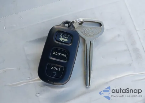 2004 Toyota Camry Le z USA, uszkodzony, nr VIN 4T1BE32K24U928462